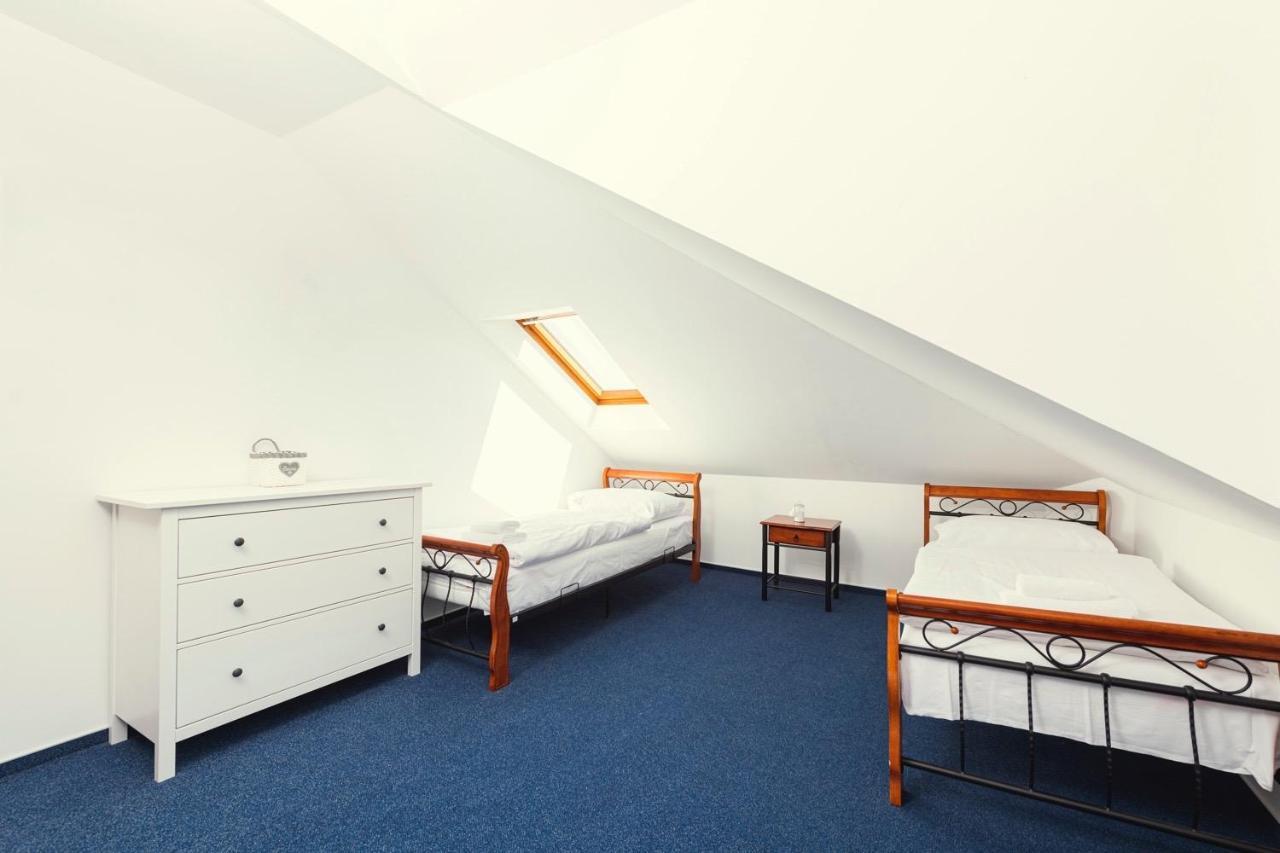 Hotel Ostende Chocerady Εξωτερικό φωτογραφία