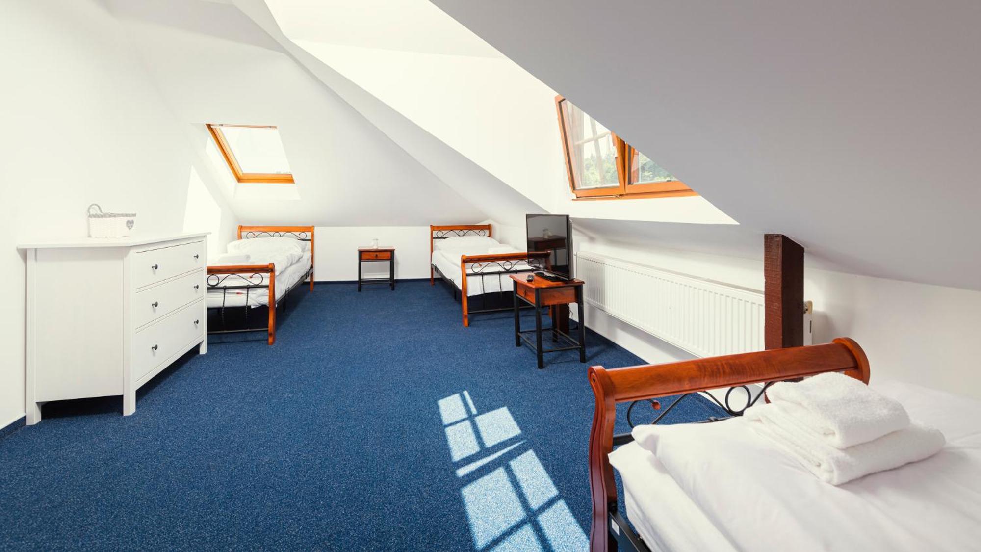 Hotel Ostende Chocerady Εξωτερικό φωτογραφία