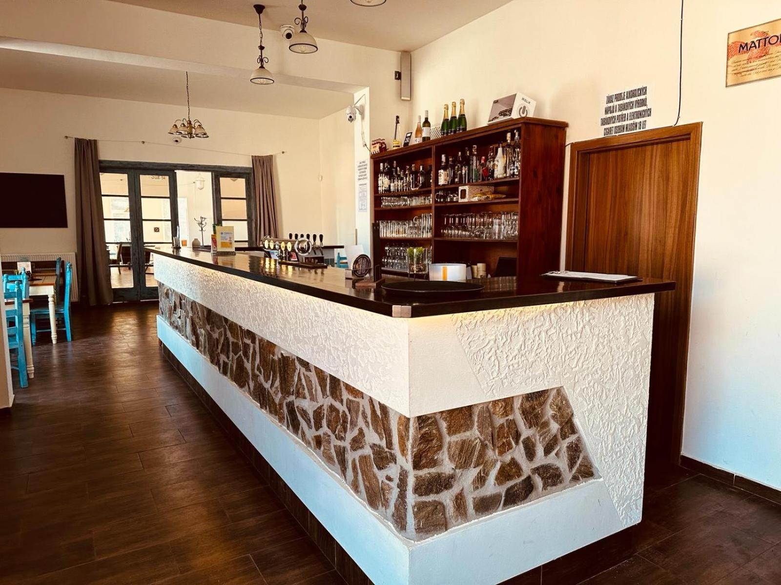 Hotel Ostende Chocerady Εξωτερικό φωτογραφία