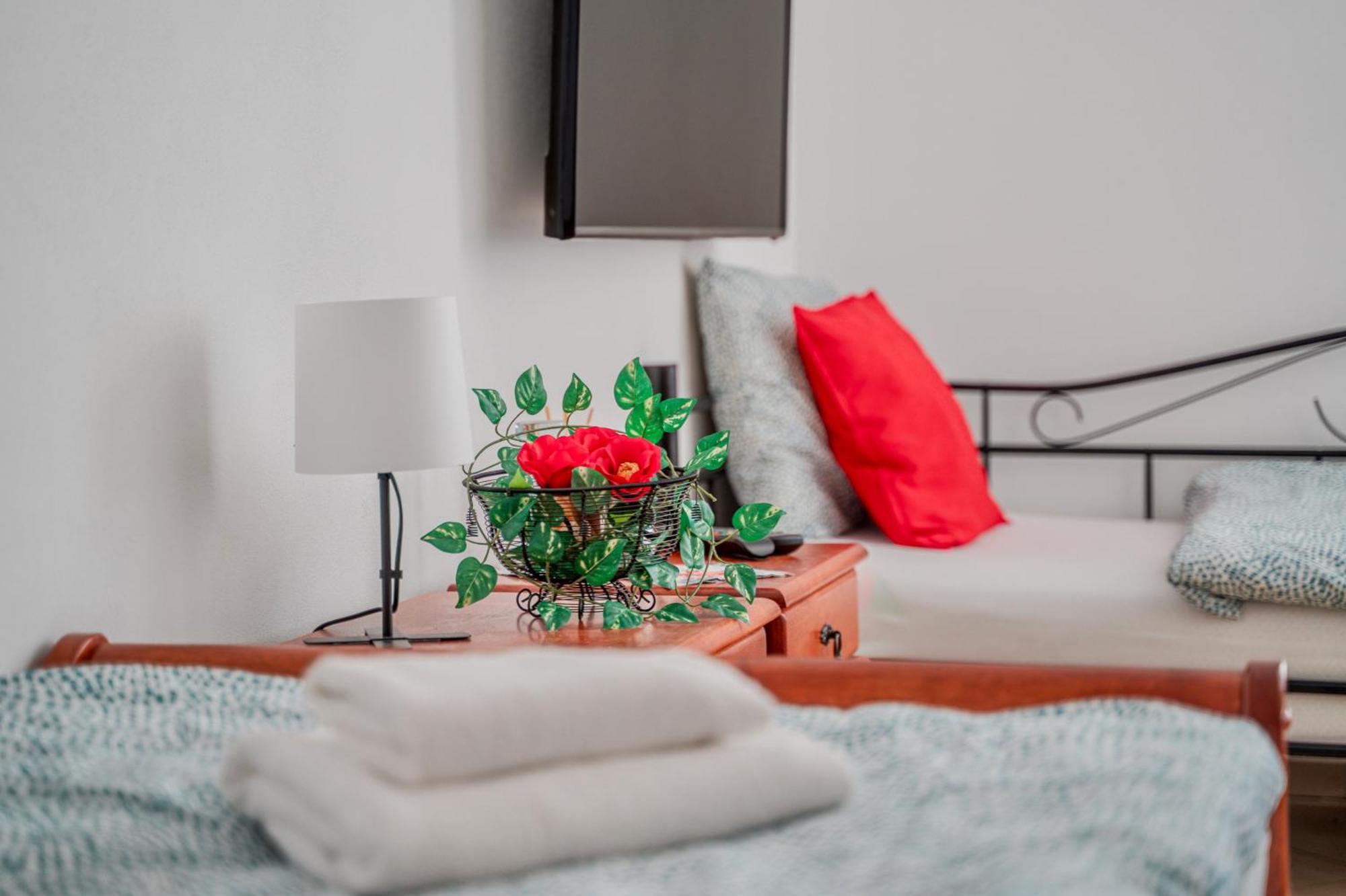 Hotel Ostende Chocerady Εξωτερικό φωτογραφία