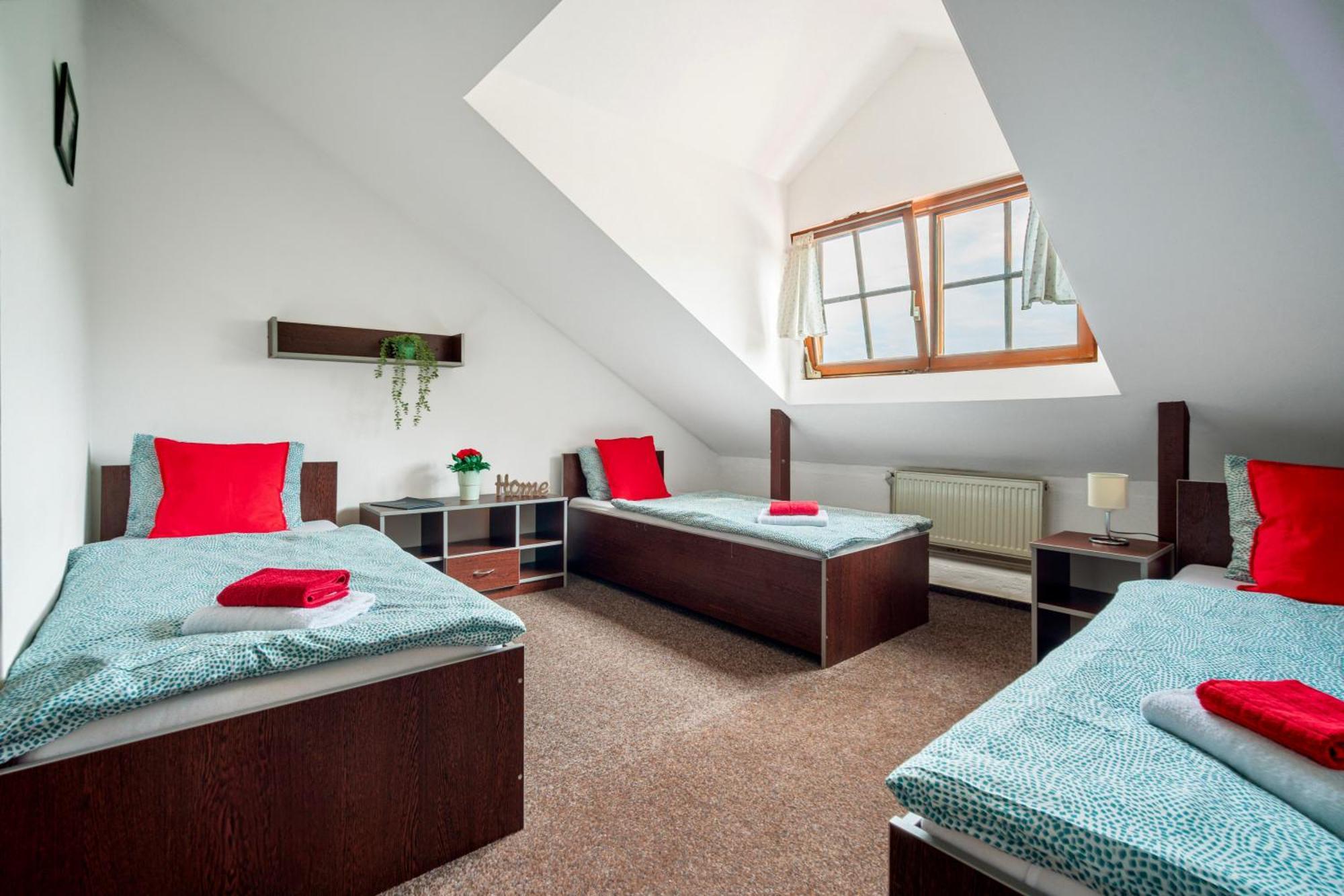 Hotel Ostende Chocerady Εξωτερικό φωτογραφία