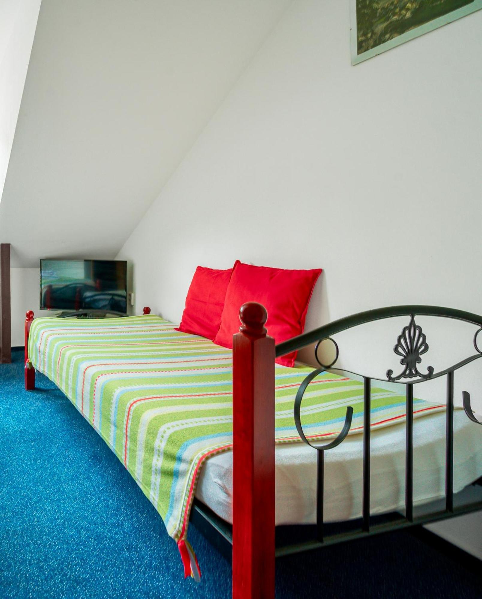 Hotel Ostende Chocerady Εξωτερικό φωτογραφία