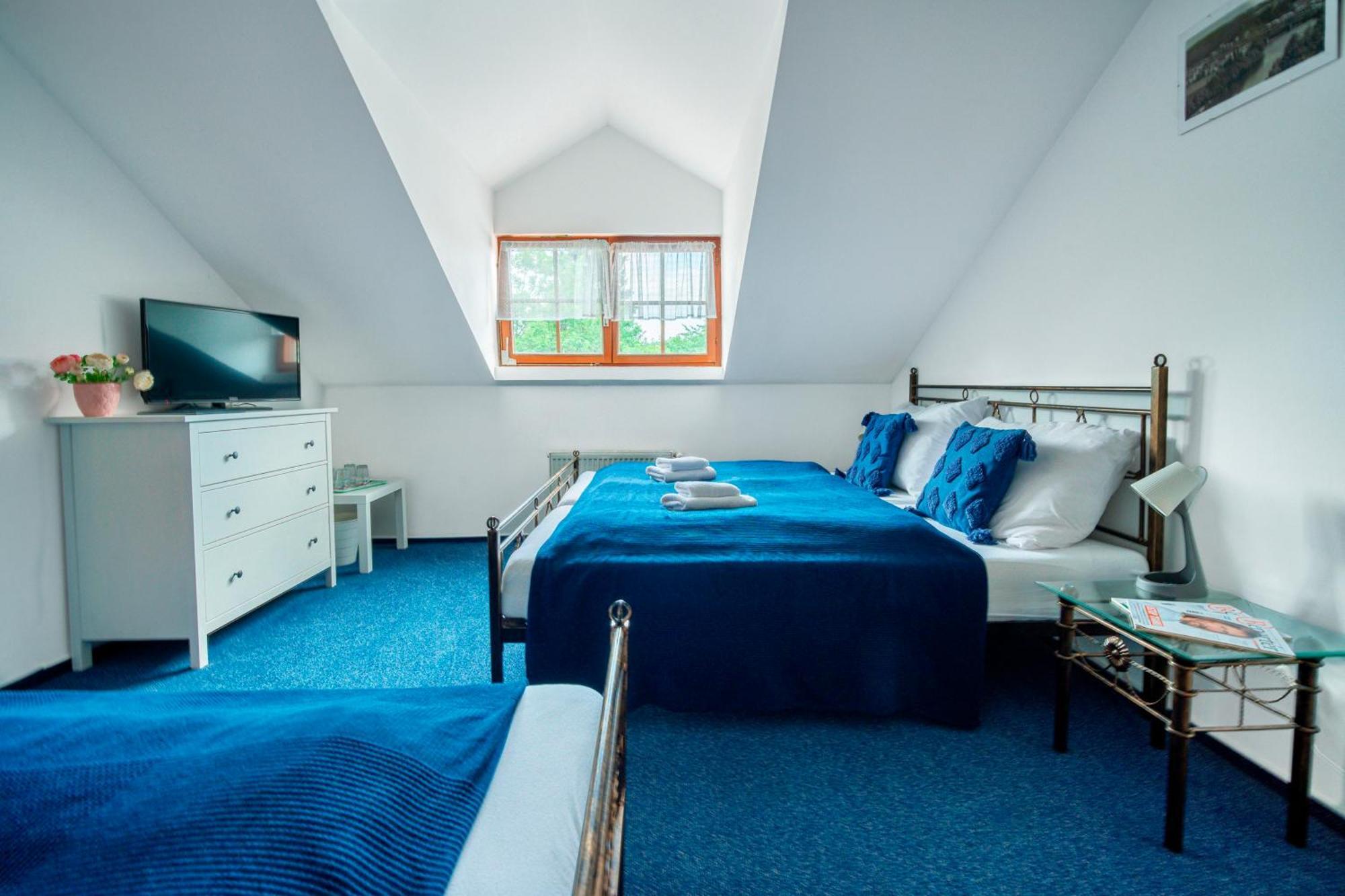 Hotel Ostende Chocerady Εξωτερικό φωτογραφία