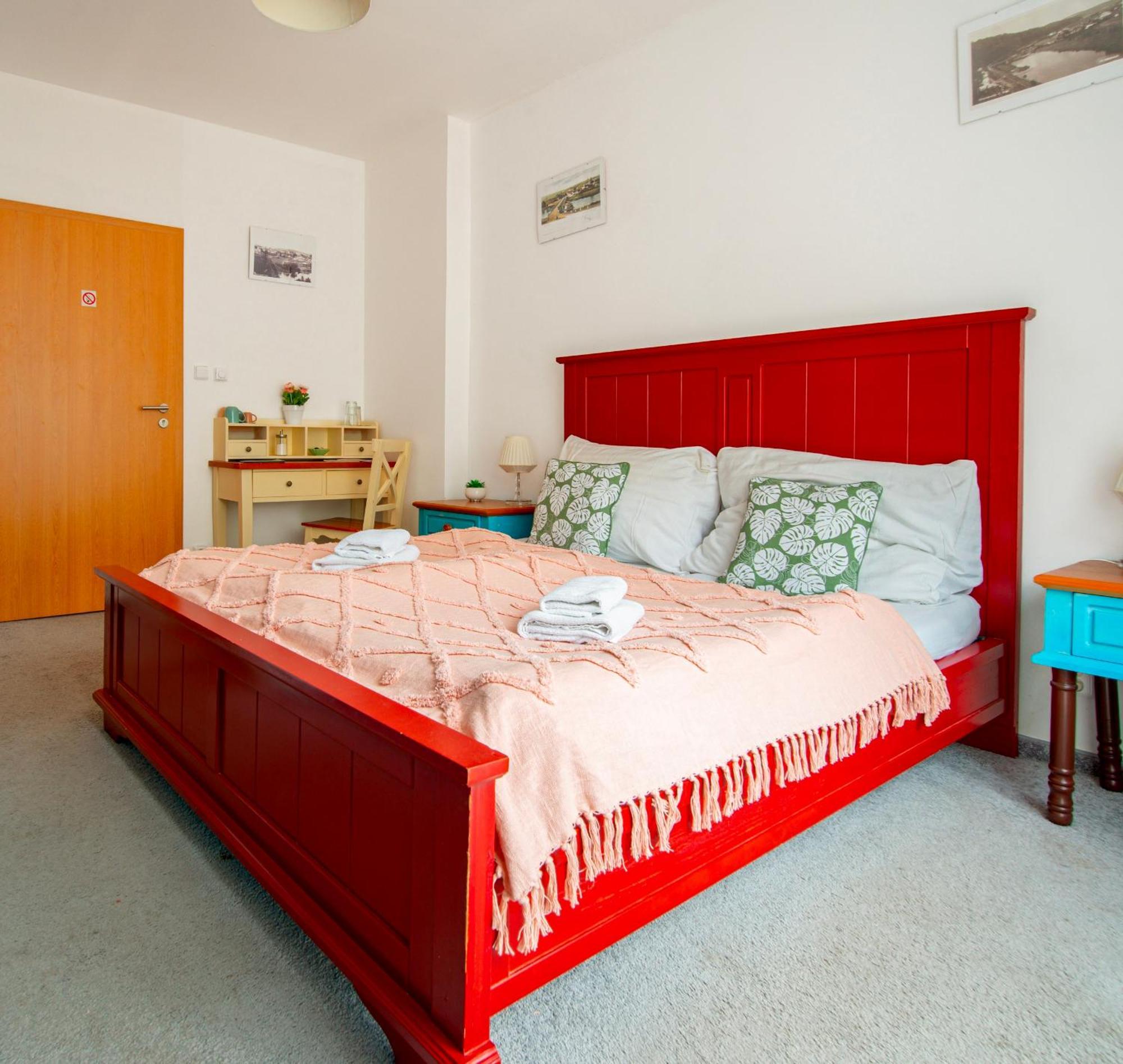 Hotel Ostende Chocerady Εξωτερικό φωτογραφία