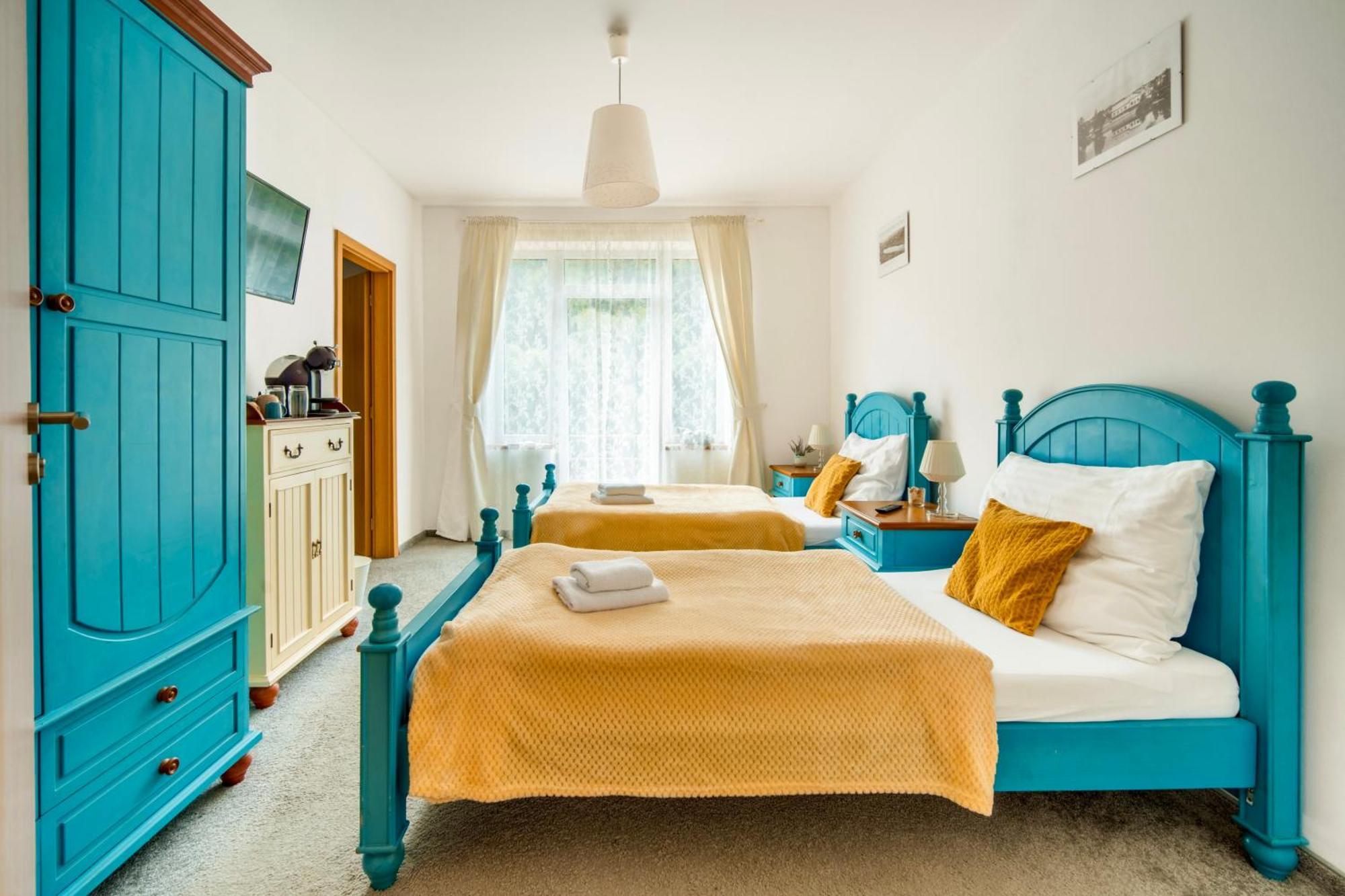 Hotel Ostende Chocerady Εξωτερικό φωτογραφία